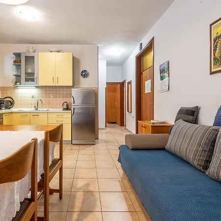 Appartement Amazing In With Wifi Zadar